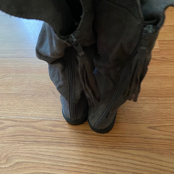 Boots - Picture 3 of 5